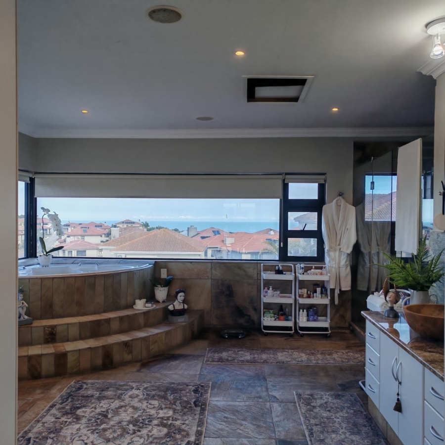 5 Bedroom Property for Sale in Avonddans Western Cape